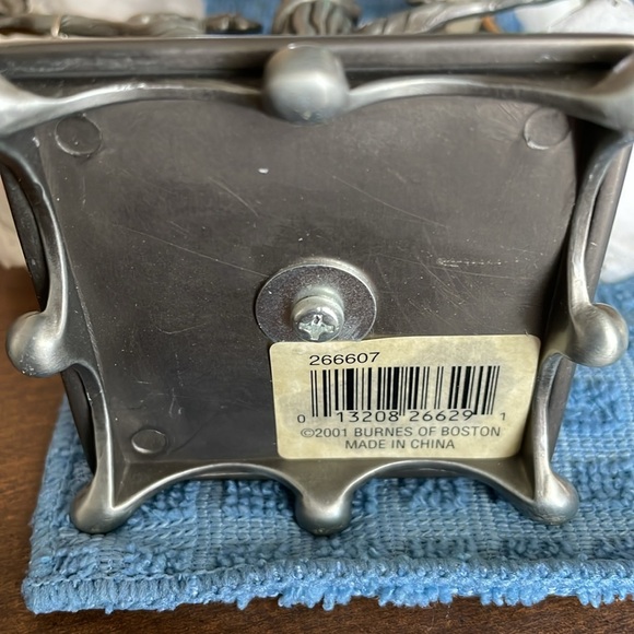 Burnes of Boston Family Tree 14 Photo Hanging Oval Frames Pewter Tree On Base - Picture 4 of 4